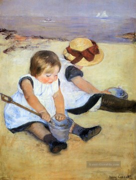 Kinder spielen am Strand Mütter Kinder Mary Cassatt Ölgemälde